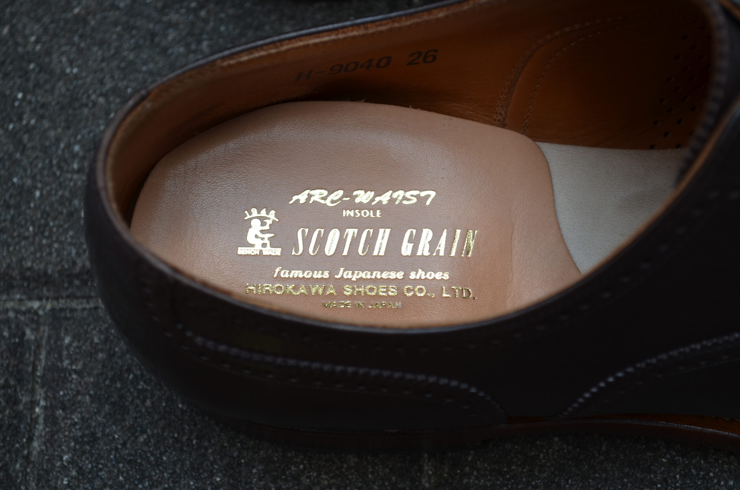 スコッチグレインの革靴のサイズが合わなくなったら、直営店でインソールを入れてもらいましょう！
